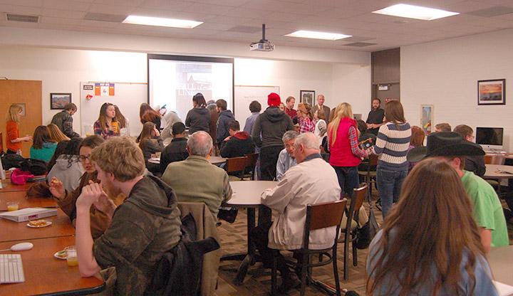 There was standing room only in the Floyd Librarys Three Rivers Room during Starnes discussion. Photo by Pedro Zavala