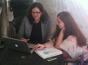 Faculty mentor Cindy Davidson (left) discusses graduation with Cartersville student Jennifer Grubb. Photo by Chazmyane Griffin.