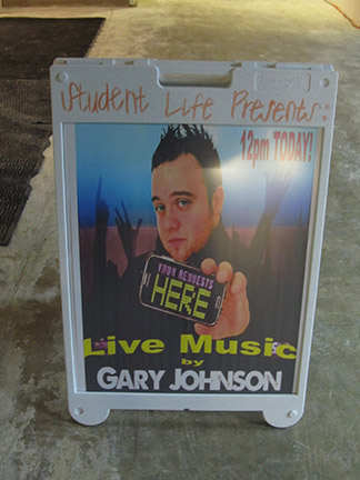 Gary Johnson performs on Floyd campus