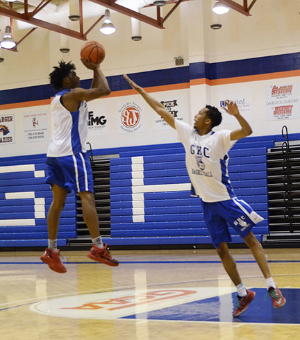 Kyvon Davenport (left) goes for the dunk as D’Andre Bernard watches. Photo by Jaida Lovelace