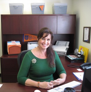 Christina Henggeler, enrollment management specialist for the Georgia Highlands Paulding campus, counsels students about the 2+2 program. Photo by Matthew Franklin 