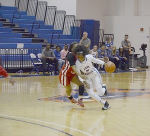 D'Andra Pringle dribbles ball down the court. Photo by Kacey Neese