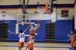 Photo by Xavier Freeman Kateryna Khomenko goes for a shot as she’s defended by Cierrah Perdue (23) and Ozahria Fisher. 